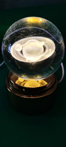 گوی کریستالی طرح کیهان با پایه نوری چرخان