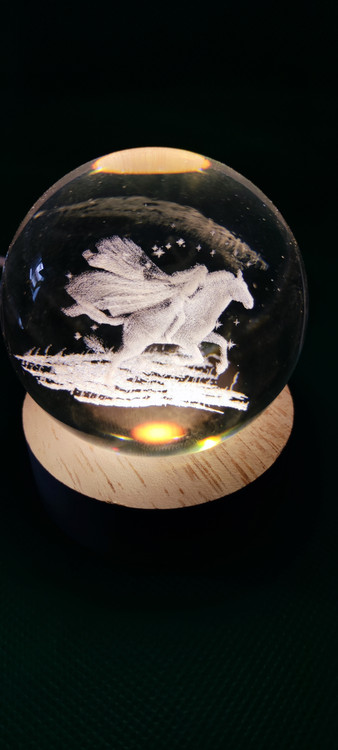 گوی کریستالی پایه چوبی طرح فرشته اسب سوار