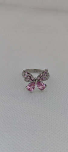 انگشتر نگینی رنگ ثابت با طرح پروانه