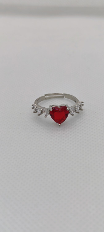 انگشتر نگینی رنگ ثابت طرح قلب قرمز