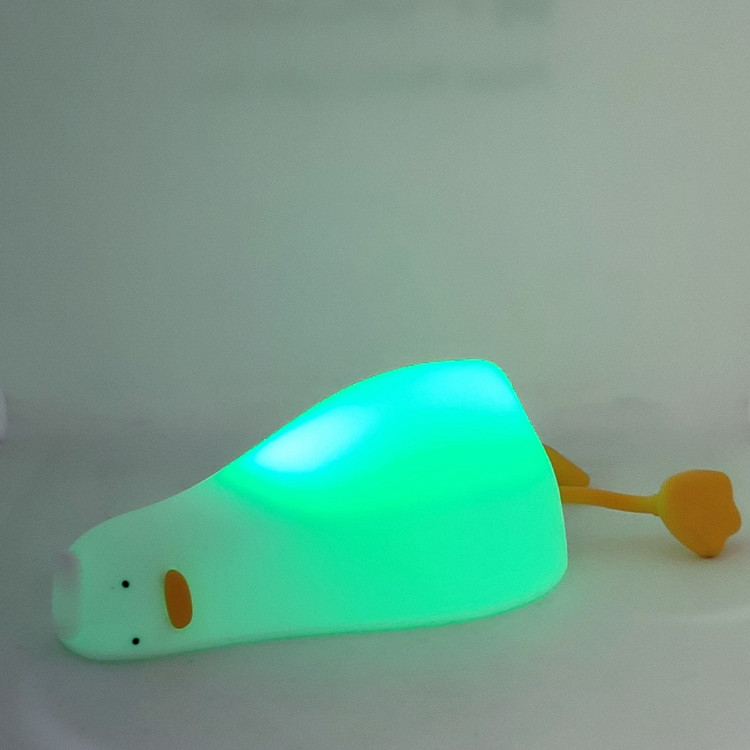 چراغ خواب فانتزی سیلیکونی طرح غاز خوابیده با قابلیت شارژ و تغییر رنگ نور