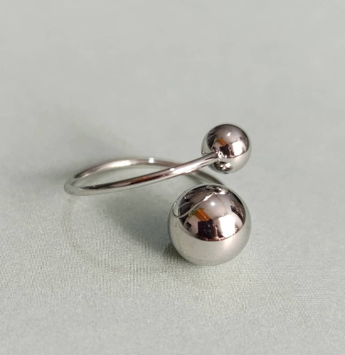 انگشتر نقره ای رنگ طرح گلوله دوتایی رنگ ثابت با قابلیت کم و زیاد کردن سایز