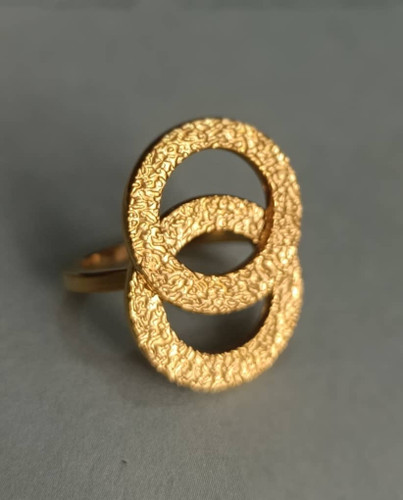 انگشتر نگین دار طلایی رنگ طرح دایره دوتایی رنگ ثابت