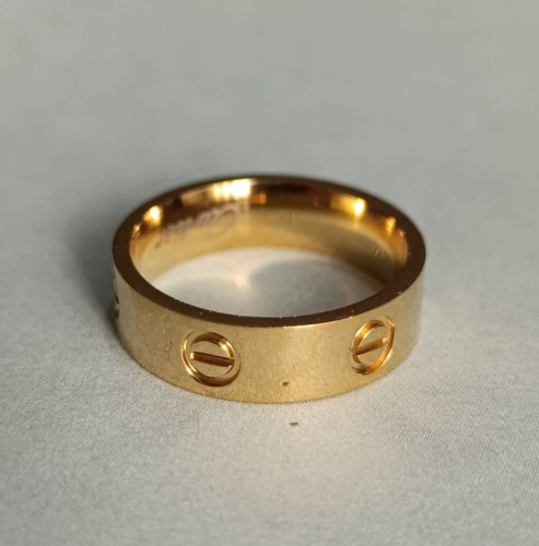 انگشتر رینگ طلایی رنگ با رنگ ثابت