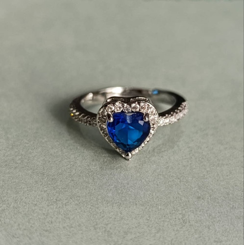 انگشتر نگین دار طرح قلب آبی با رنگ ثابت