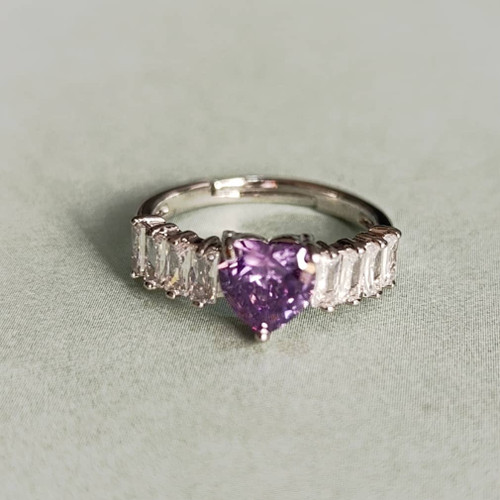 انگشتر نگین دار طرح قلب بنفش با رنگ ثابت