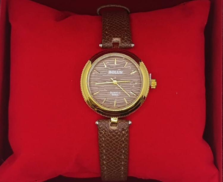 ساعت مچی عقربه دار Bolun با بند و صفحه قهوه ای رنگ مناسب بانوان