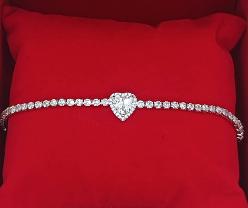 دستبند نگین دار طرح قلب مناسب بانوان