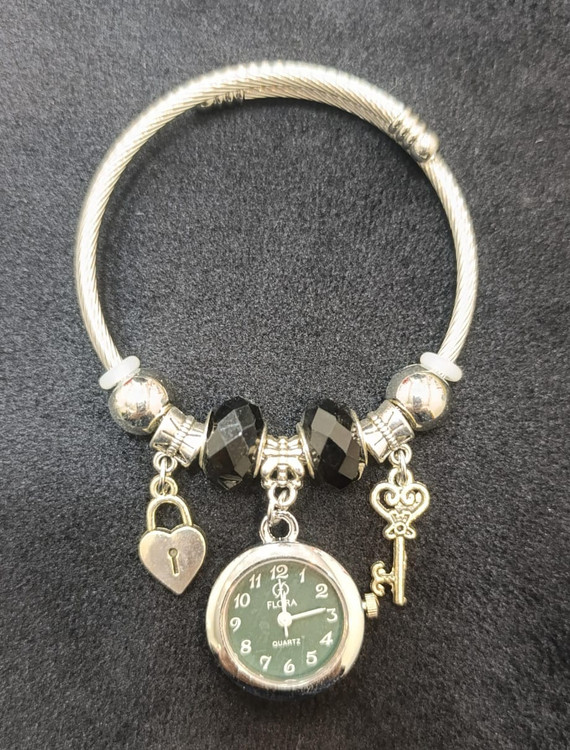 ساعت آویزدار پاندورا مناسب بانوان ( موجود در رنگ صفحه سبز و قرمز )