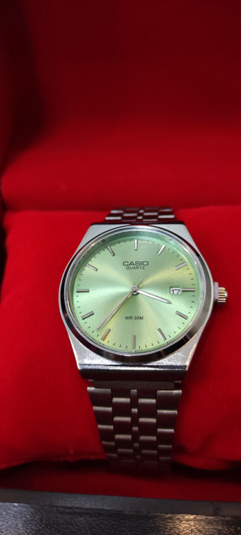 ساعت مچی مردانه کاسیو مدل Casio Quartz با بند استیل ضدزنگ و ضدآب به همراه جعبه چوبی