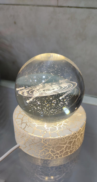 گوی کریستالی سایز ۷ با پایه نورانی و نور Led و کابل usb با طرح کهکشان راه شیری