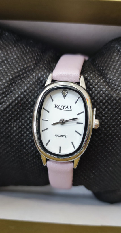 ساعت مچی زنانه Royal Quartz با بند چرمی یاسی رنگ و صفحه بیضی سفید رنگ