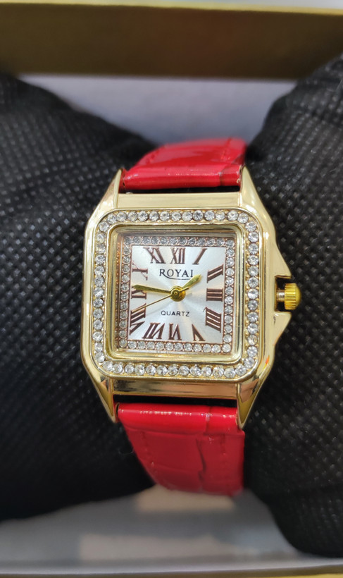 ساعت مچی زنانه Royal Quartz با بند چرمی قرمز رنگ و صفحه استیل نگین دار براق ضدزنگ و مقاوم