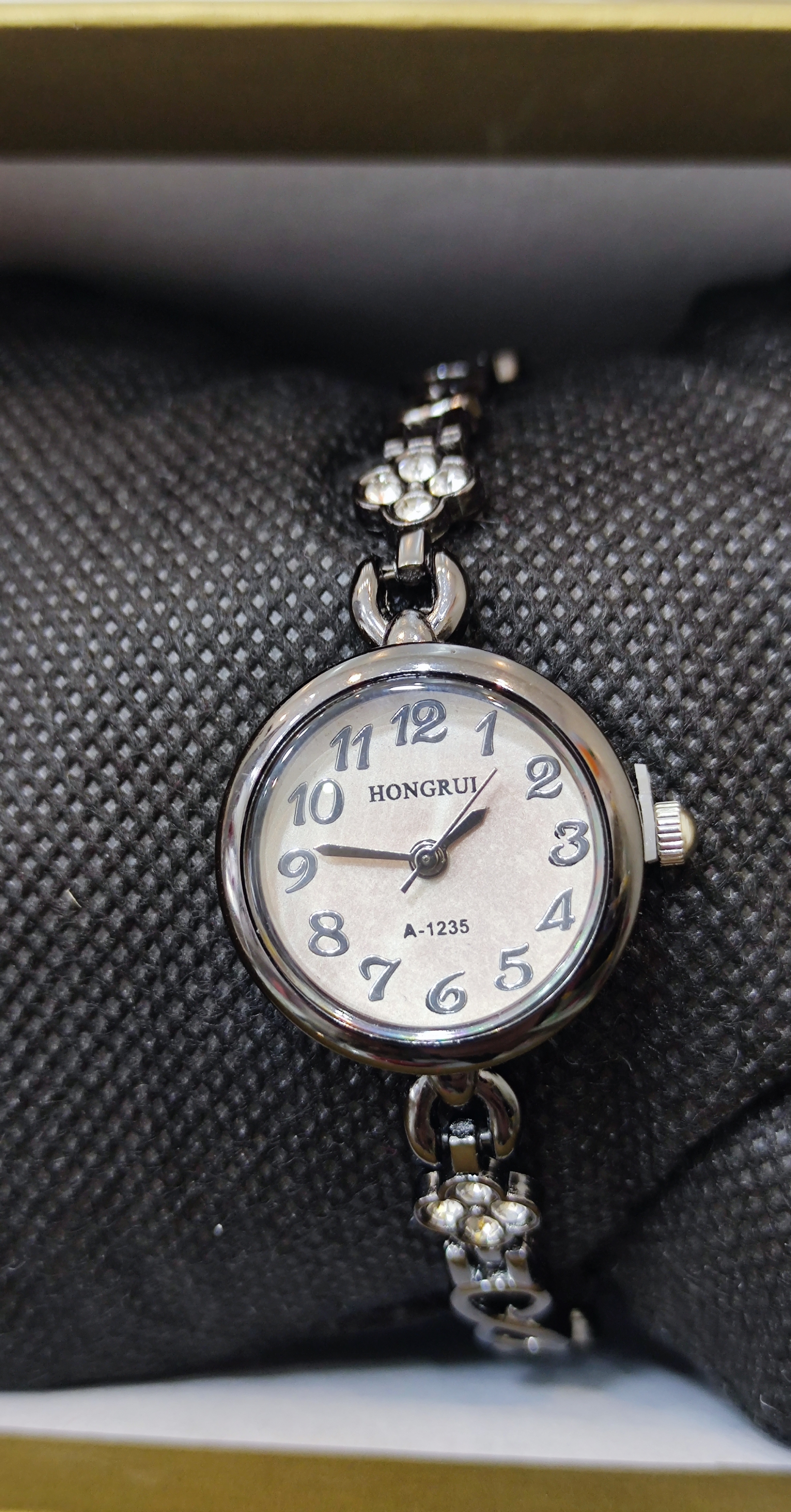 ساعت مچی زنانه Hongrui با بند استیل ضد زنگ ظریف و طرحدار و صفحه دایره ای شکل